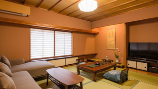 [山側眺望] 源泉半露天風呂付き特別和洋室 (2022年新登場)