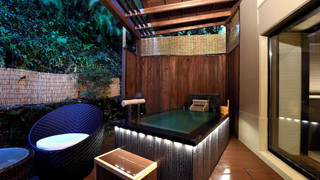 温泉露天風呂＆ウッドデッキ付 44平米 (山のテラス･ベッド) 禁煙