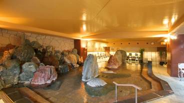 大浴場「滝見の湯屋」① / 5