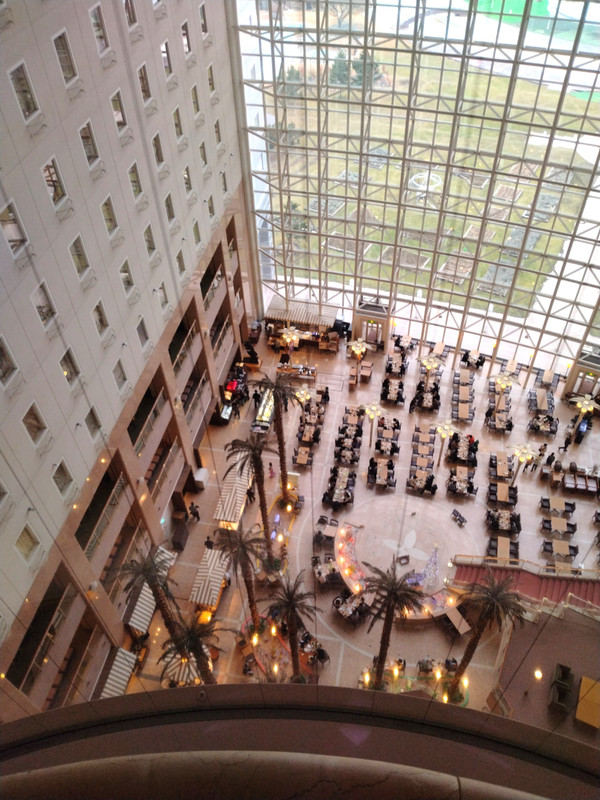 内部の巨大吹き抜け