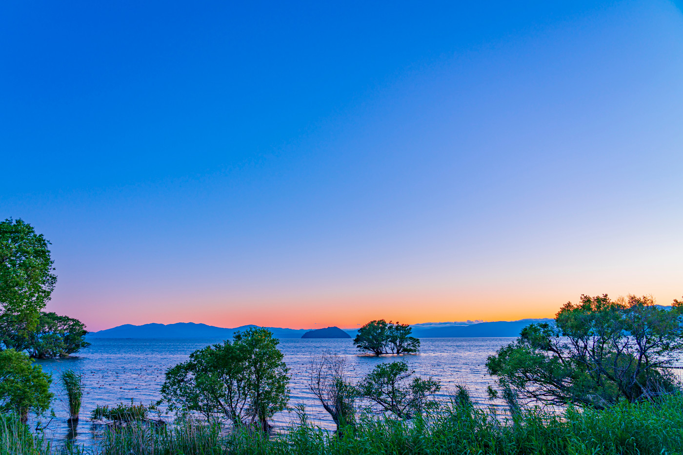 滋賀県　琵琶湖　夕暮れの湖北風景　　　