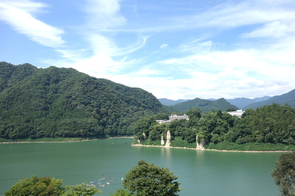 キャンプやカヤックなどアウトドアも人気の観光地4060007