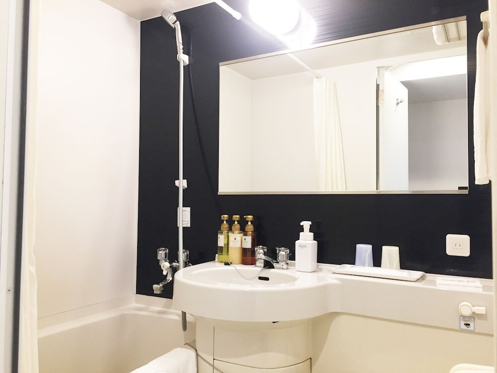 品川駅から電車で約10分、飲食店の多い蒲田駅近くのホテル3402735