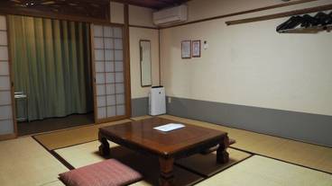 客室 / 4