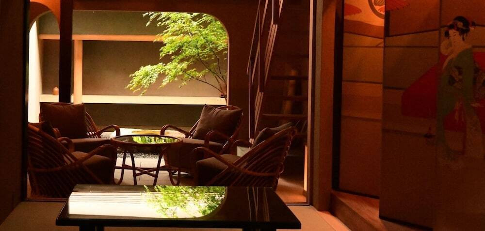 ロビーラウンジ