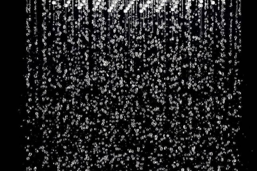 優しい雨に包まれる感覚
心地よいレインシャワー / 3