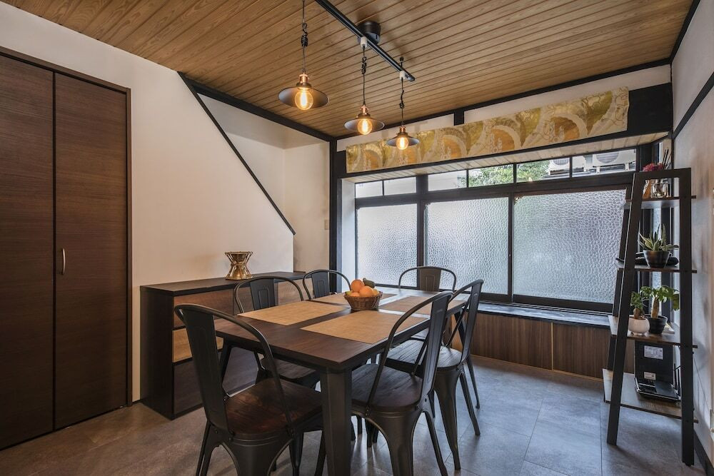 客室内のダイニングエリア