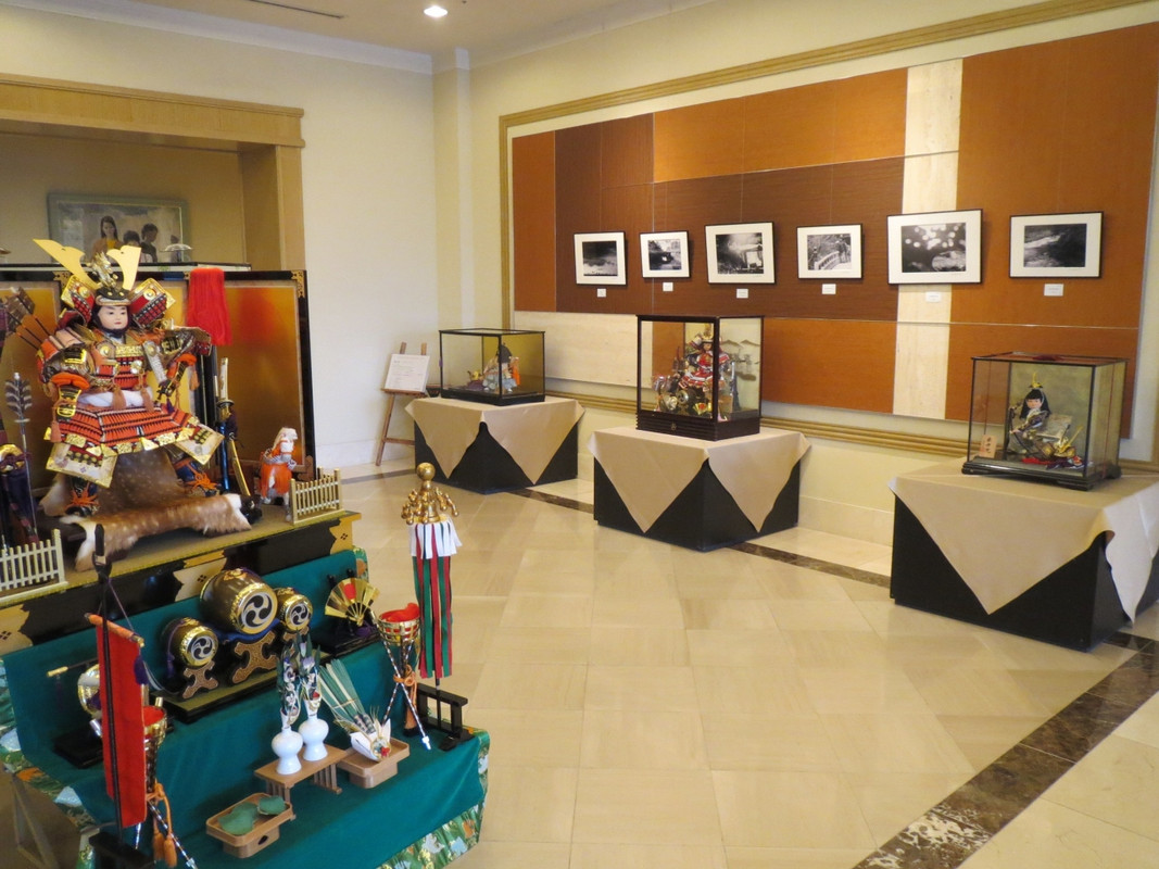 ロビーには五月人形を展示