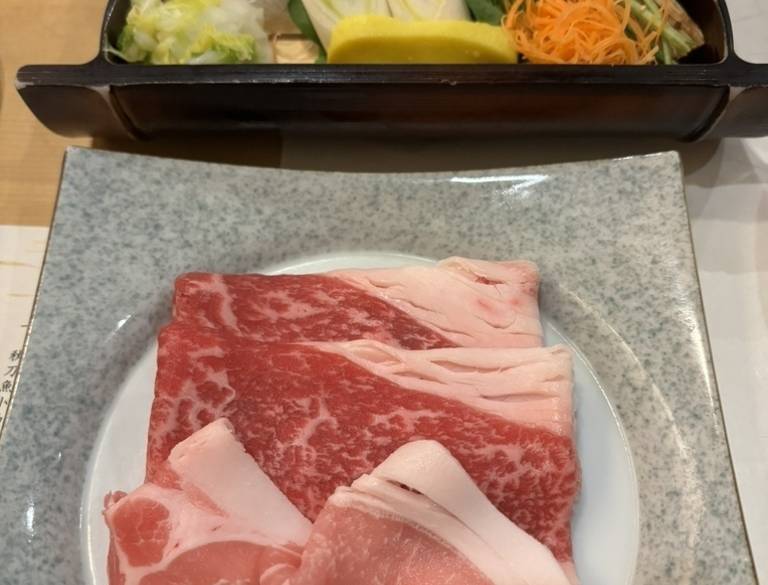 夕食は館内2ヶ所の
食事処でいただけます / 5