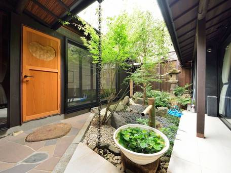 TAKEYA KITANO HONKAN（竹屋北野本館） / 1