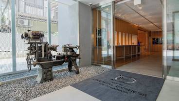 施設の入り口 / 27