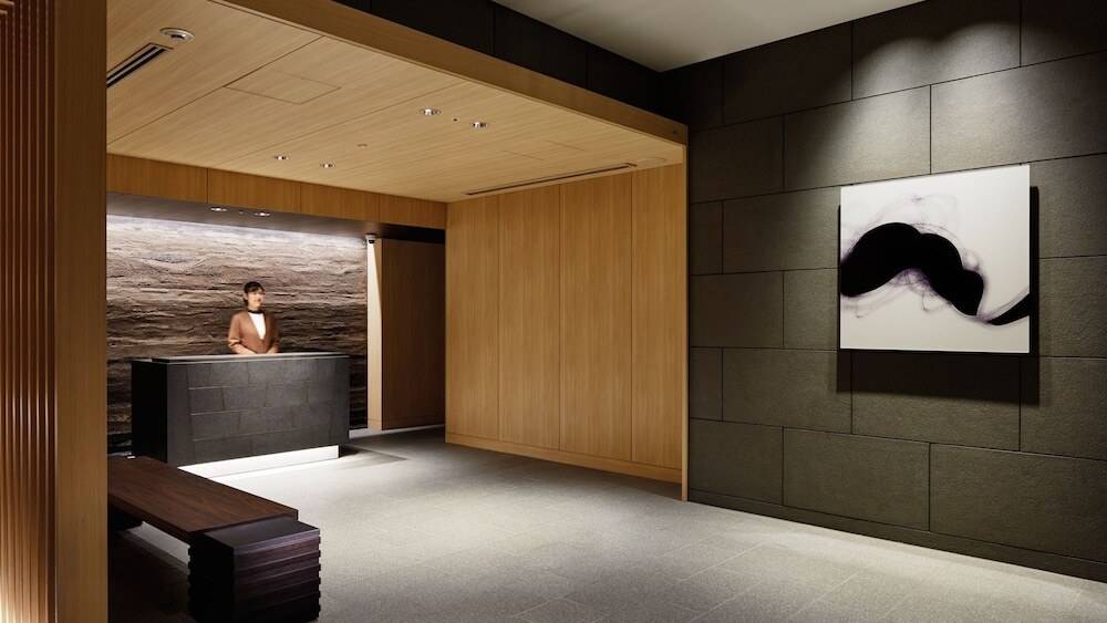 建物自体がアートな
美しいホテルへ / 3