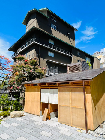 「松本十帖 松本本箱」 外観 184688862 ◎『松本本箱』と「小柳之湯」の建物。良い温泉旅館だった。