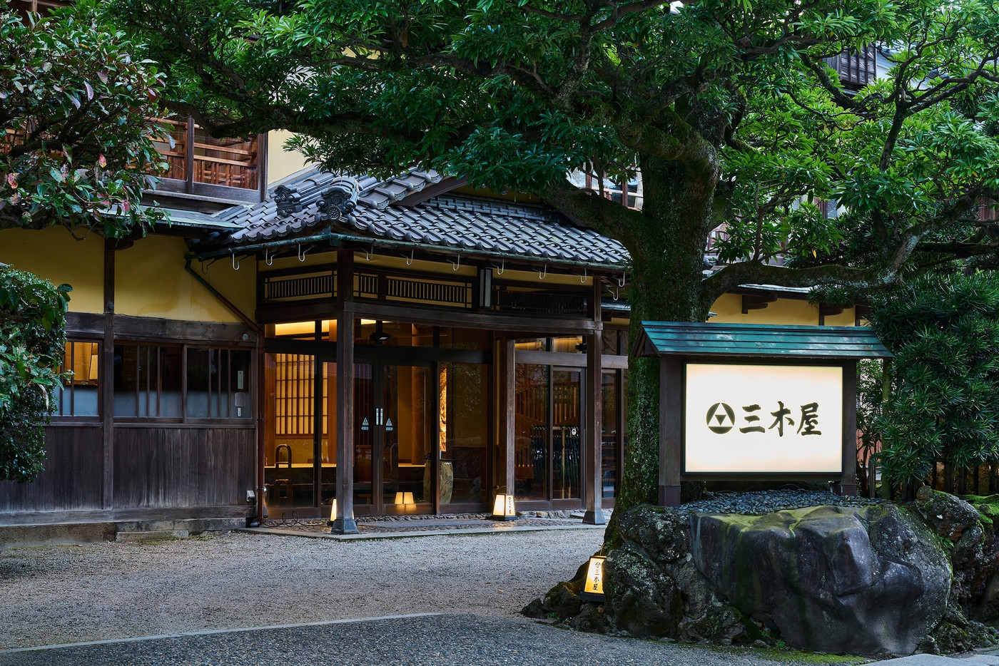 文豪も愛した老舗の雰囲気を肌で感じて4070751