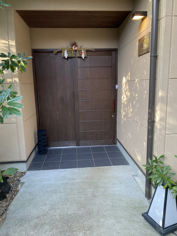 離れ玄関　黄金