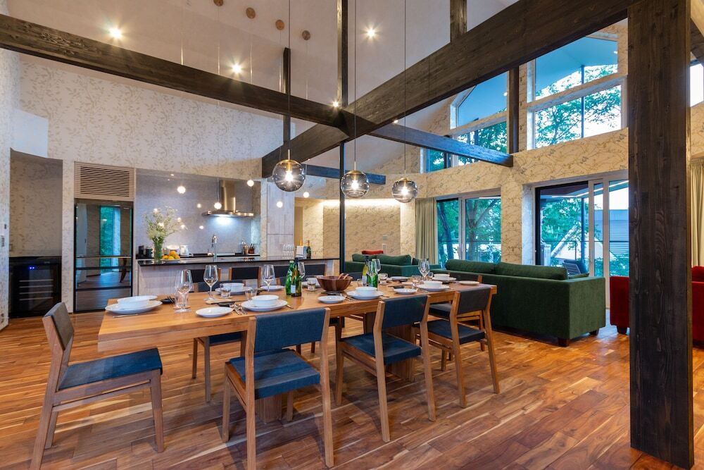 客室内のダイニングエリア