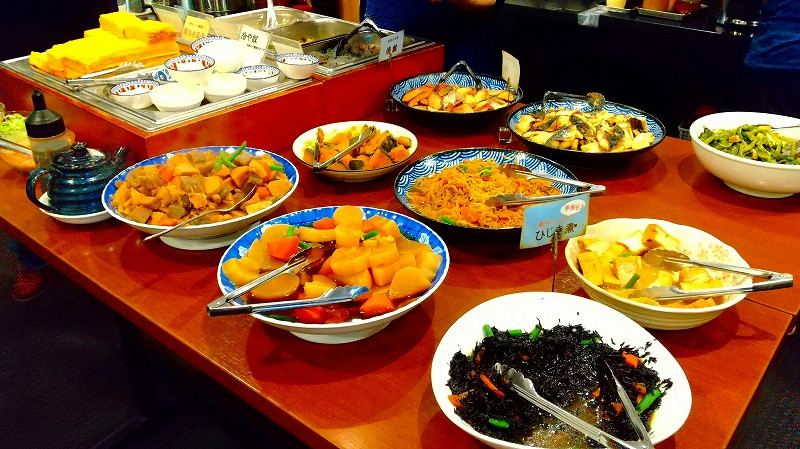 朝食バイキングのおかずの一部。豆腐系が多かった