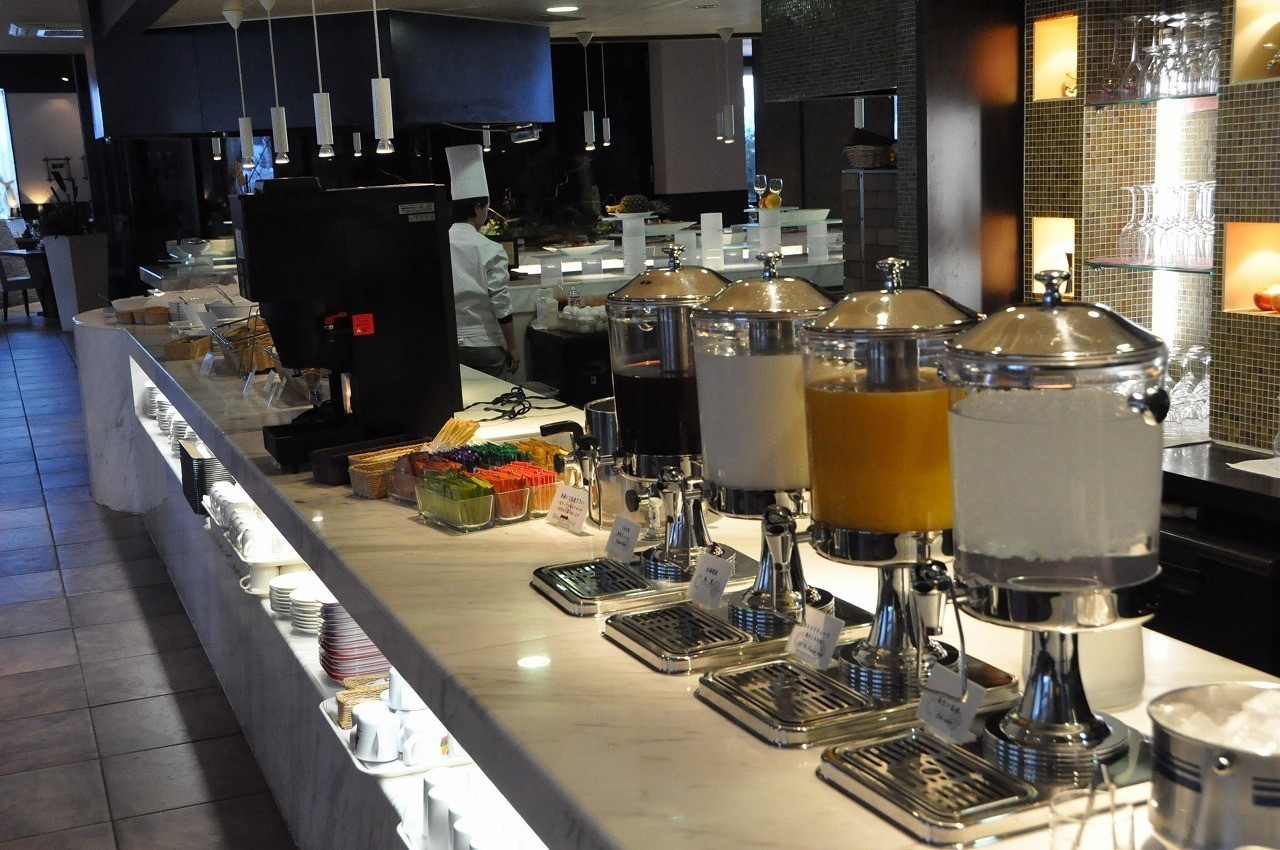 「北天の丘あばしり湖鶴雅リゾート COTA」内観 25006 朝食バイキングはフリードリンク