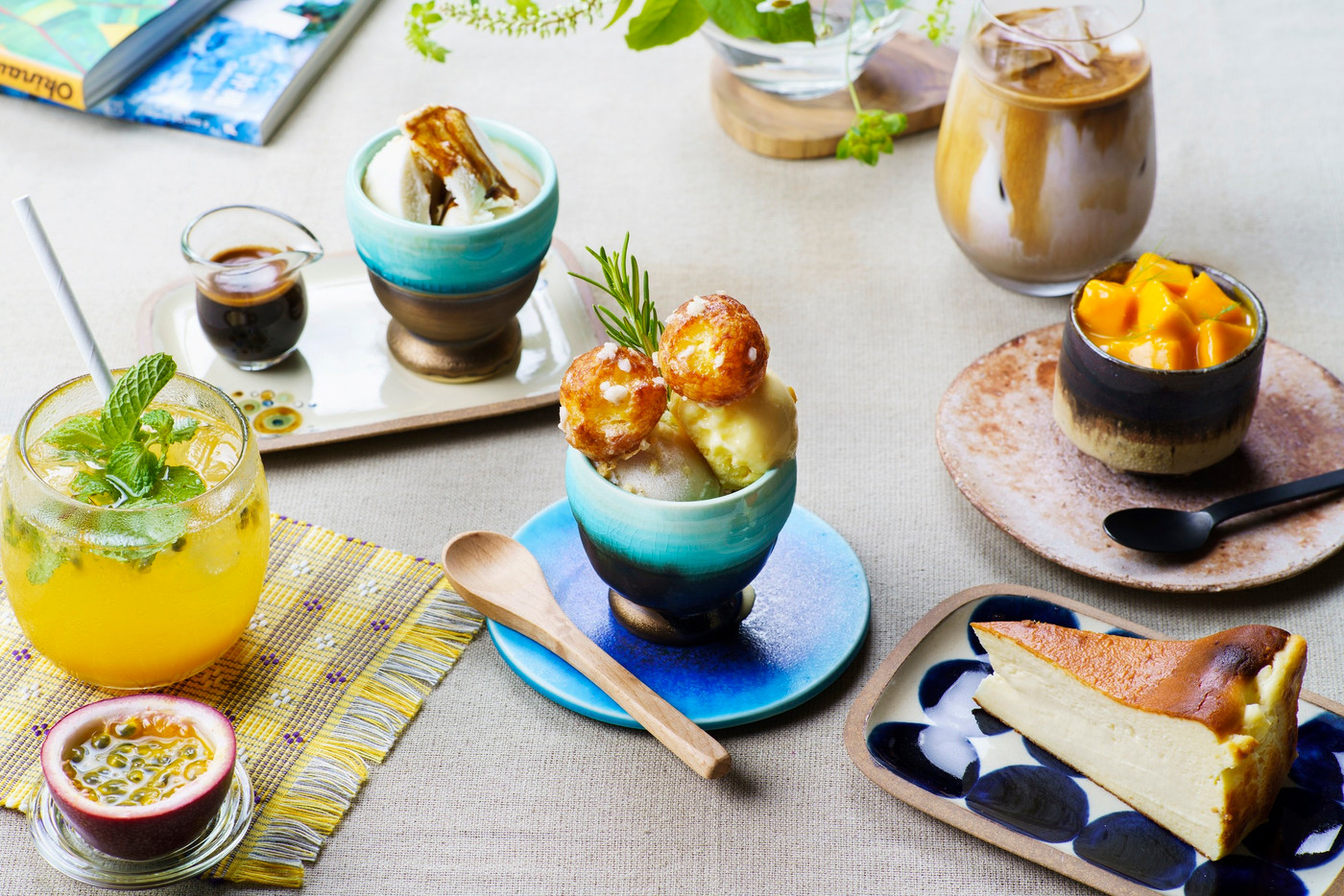 ソファでリラックスしながら見渡す那覇シティ＆オーシャンビュー3398291