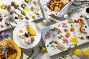 洋食には能登産の卵、ベーコンなど