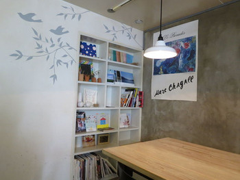 「カタネベーカリー」 内観 32738032 薄暗くこじんまりとしていて安らぐ空間♪3