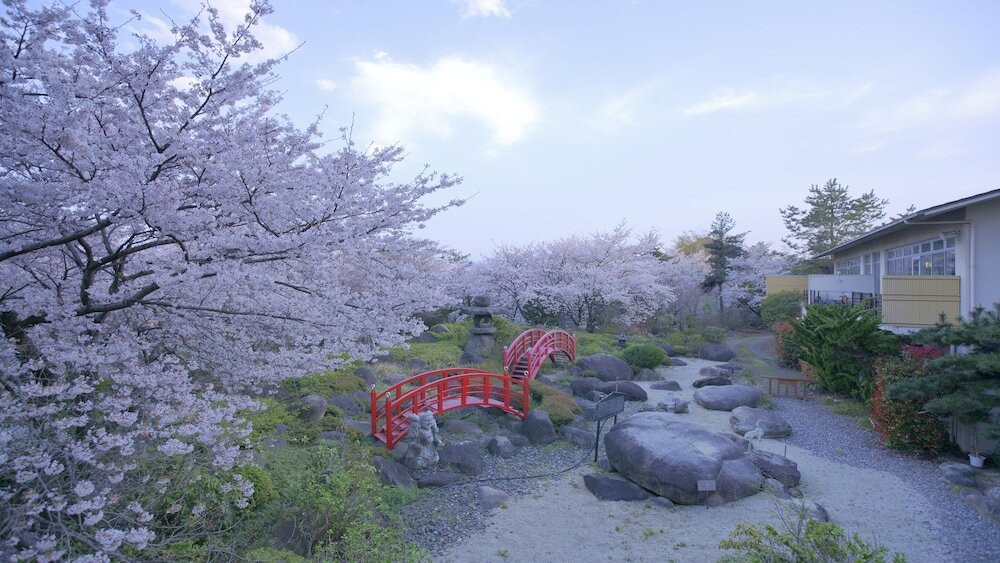 約100本の桜が咲き誇る、美しい庭園が魅力3981959
