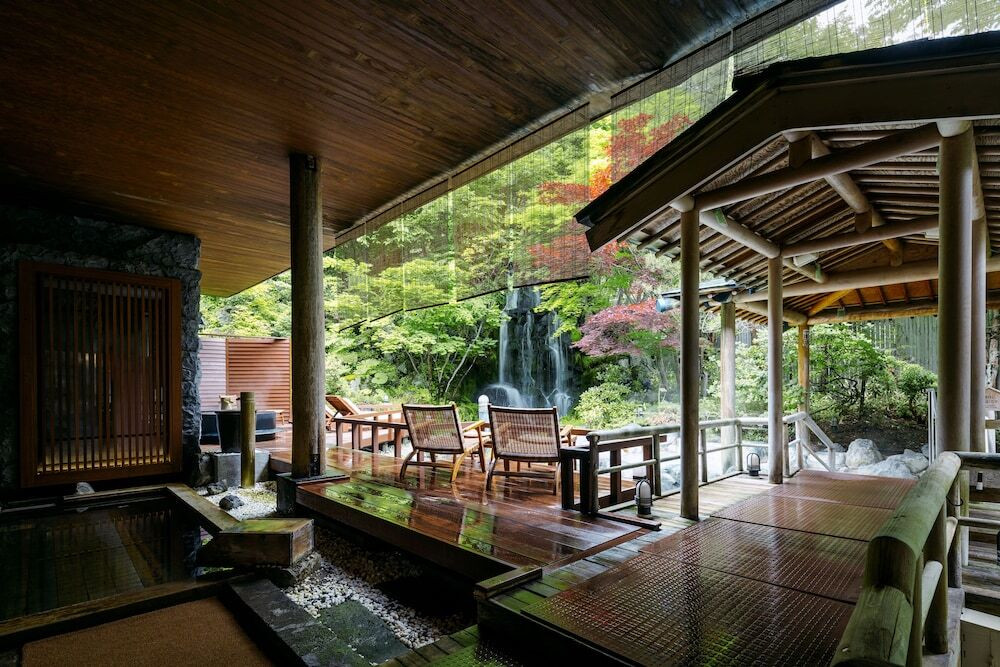 ローマ風大浴場と庭園露天風呂の異なったテイストのお風呂があるホテル3451541