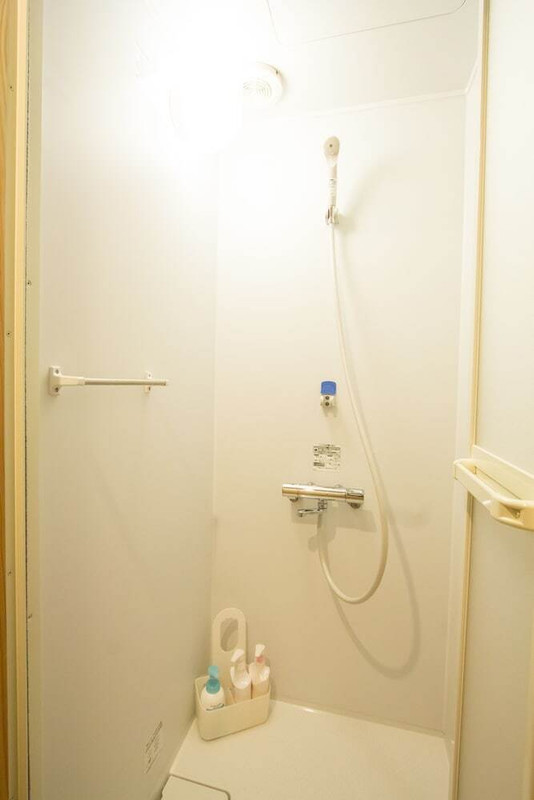 バスルームのシャワー