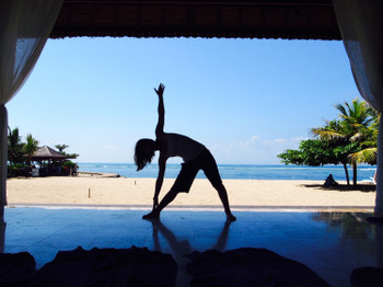 Early morning in Bali, Yoga towards the sea⭐︎