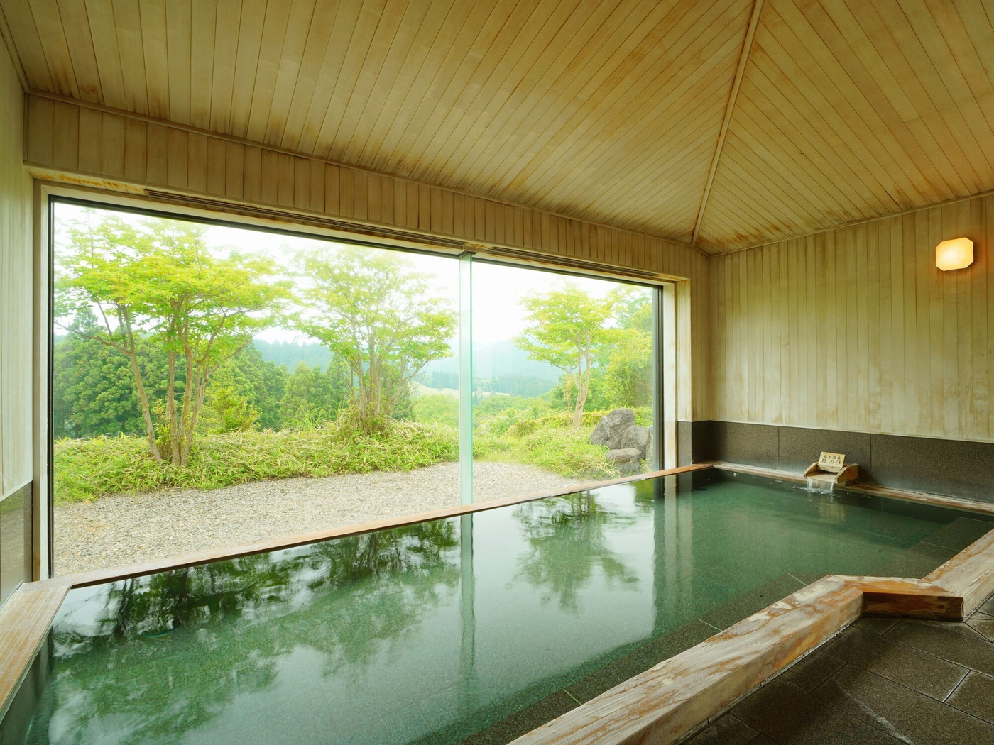 高原で美を磨く！コスメブランド・メナードが運営する高原の温泉ホテル3964841