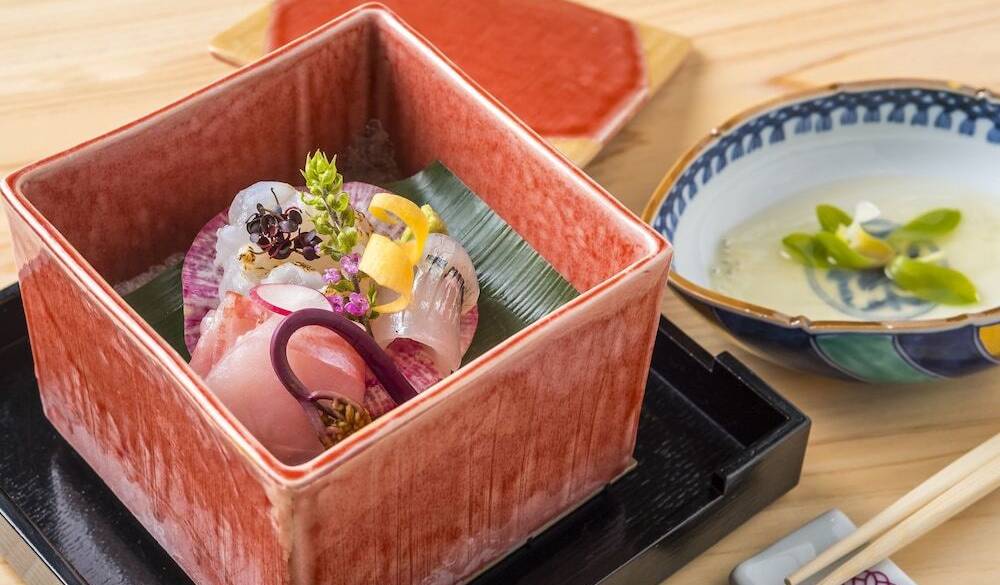 季節の恵みがぎっしり
懐石料理と美酒に舌鼓 / 2