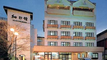 施設の正面 (日没後) / 2