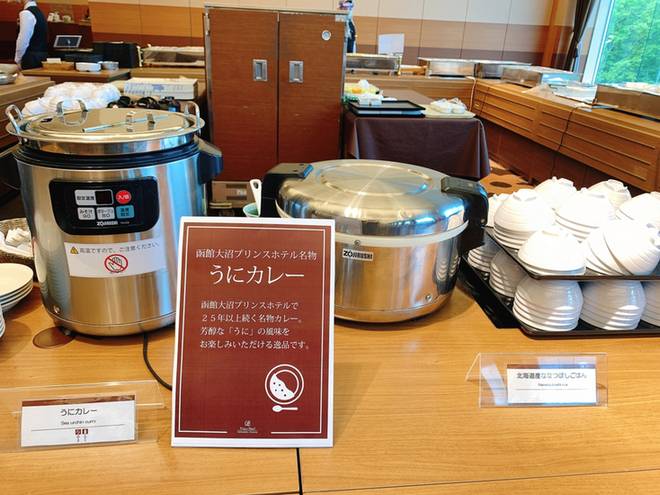 ホテルの名物「うにカレー」 / 3
