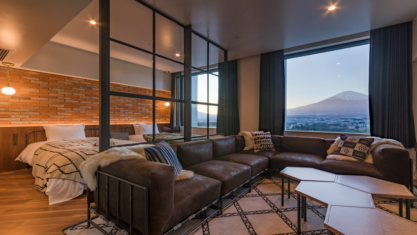 朝焼けの赤富士