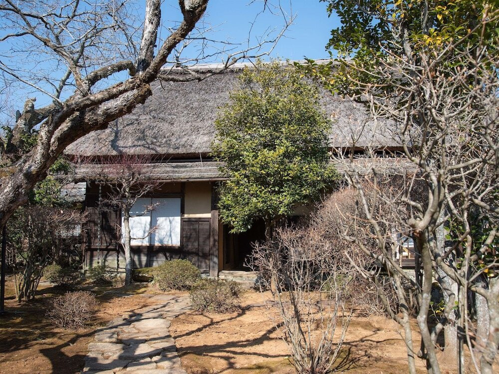 4.茅葺屋根の離れがある料理が魅力の宿「夜がらす山荘 長多喜」3484718