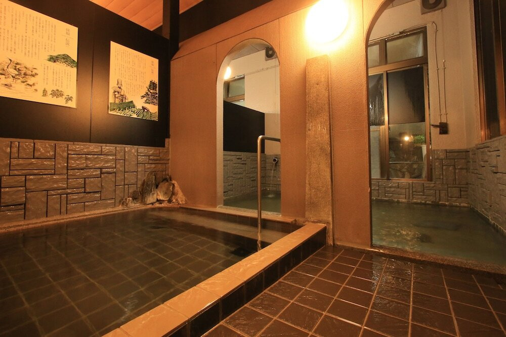 絵画のような庭園を見ながらぬる湯に浸かる3417213