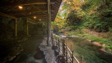 秋の天然岩風呂 / 3