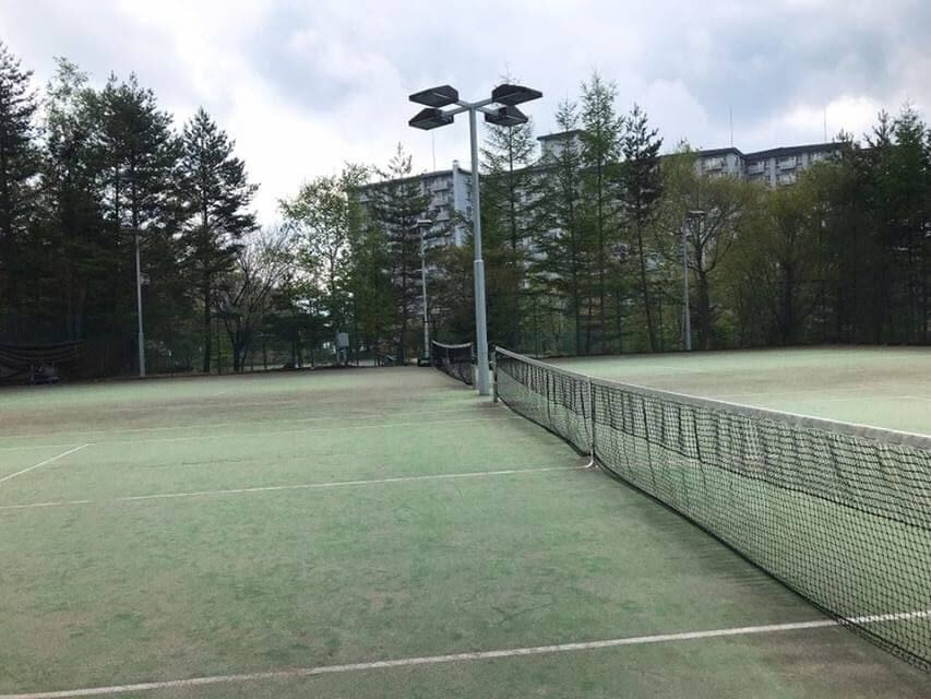 有料でテニスができます