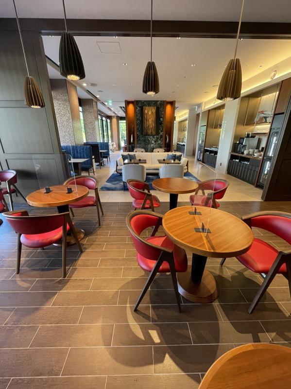 開放的なクラブラウンジ