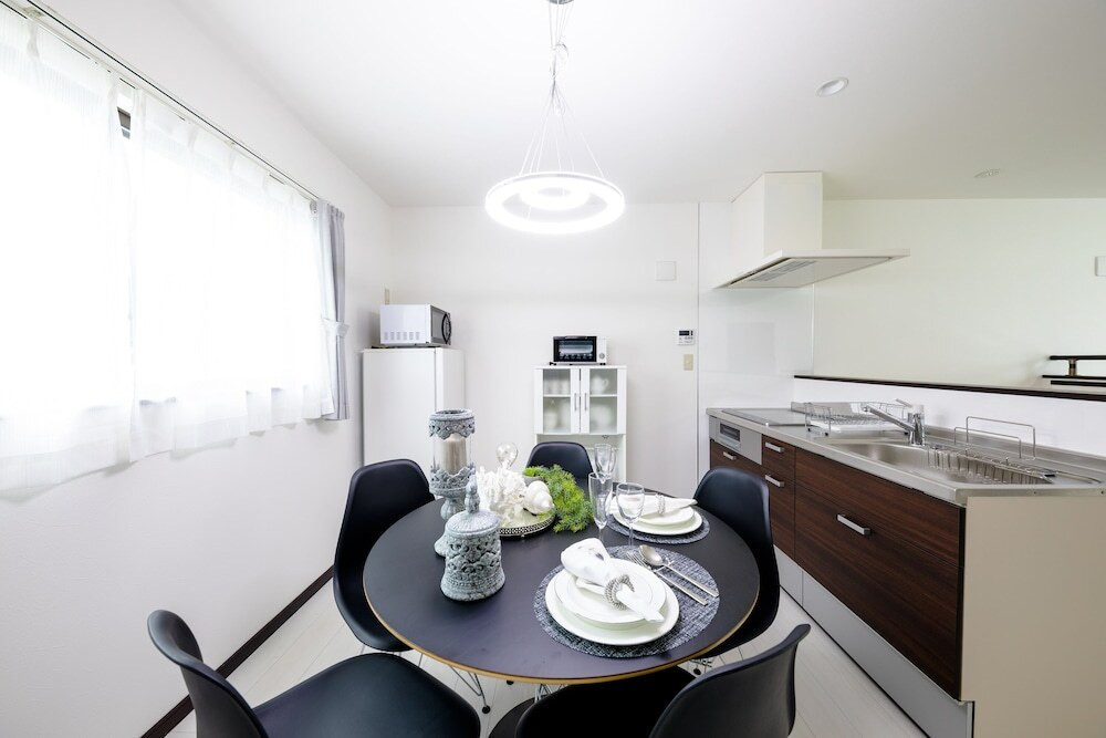 客室内のダイニングエリア