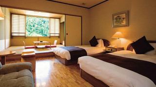 最上階和洋室（ツインルルーム＋和室8畳）パウダールーム付き