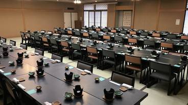 旅館のお食事処 / 4