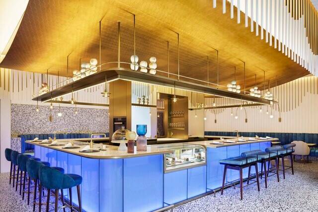 チェックインの前に
至福のスイーツタイム / 3