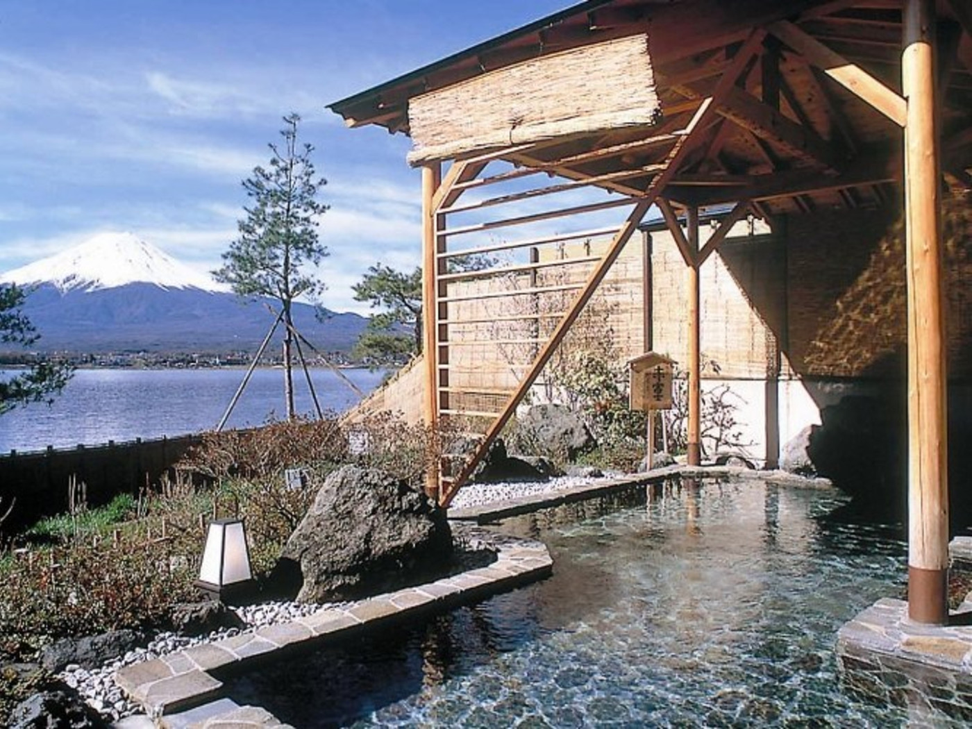 富士山と湖を望む足湯でのんびり♪甲州ワイン豚に舌鼓！3533002