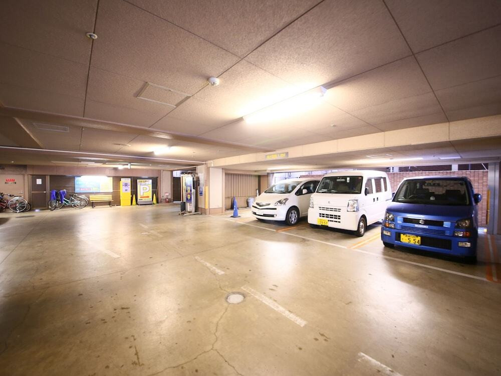 RV またはトラック用駐車場