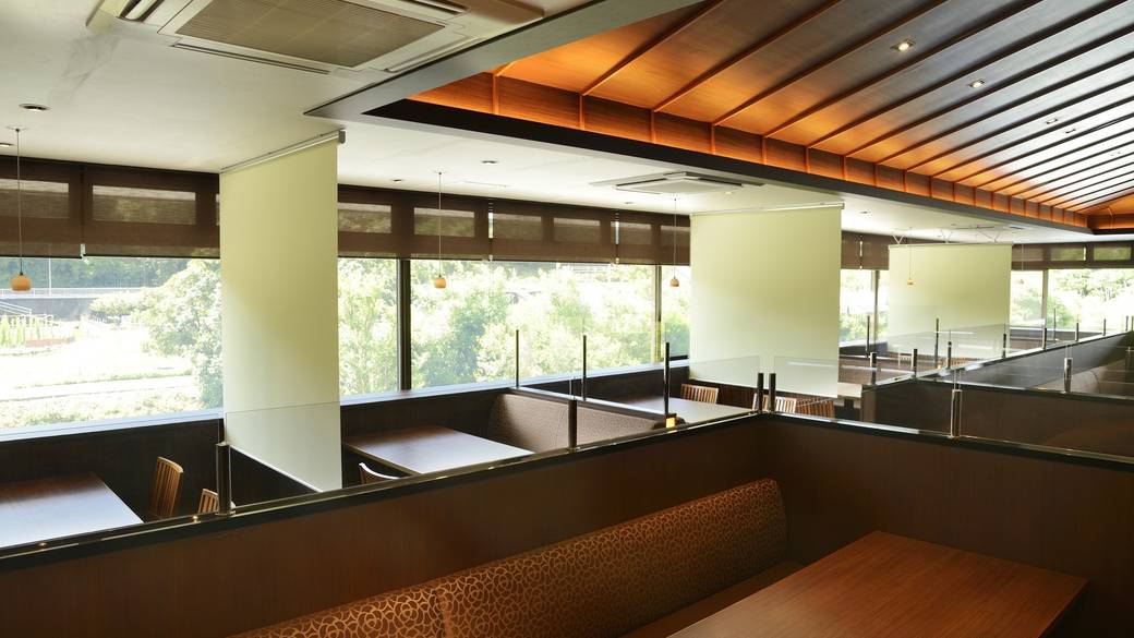 約30種類の和洋料理
ビュッフェを満喫 / 3