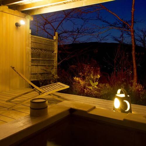 お部屋でまったり
気ままに過ごす夜 / 1