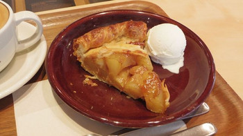 「ネイバーフッド アンド コーヒー 玉川3丁目店」料理 828461 青森産りんごのアップルパイ with アイスクリーム