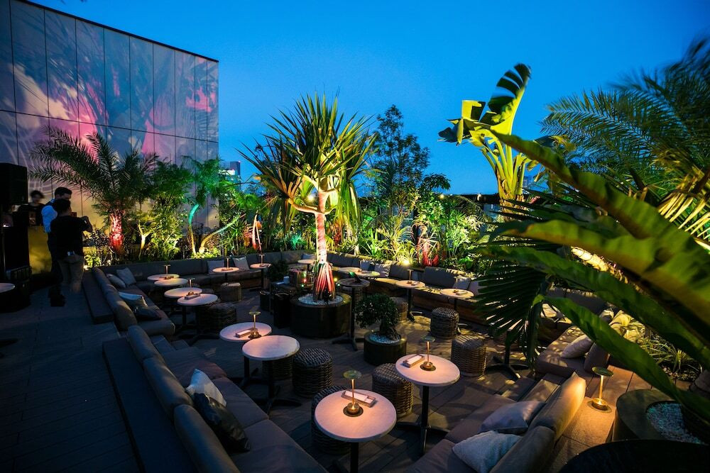 青山を一望するエキゾチックなバーで非日常を満喫…♡4064407