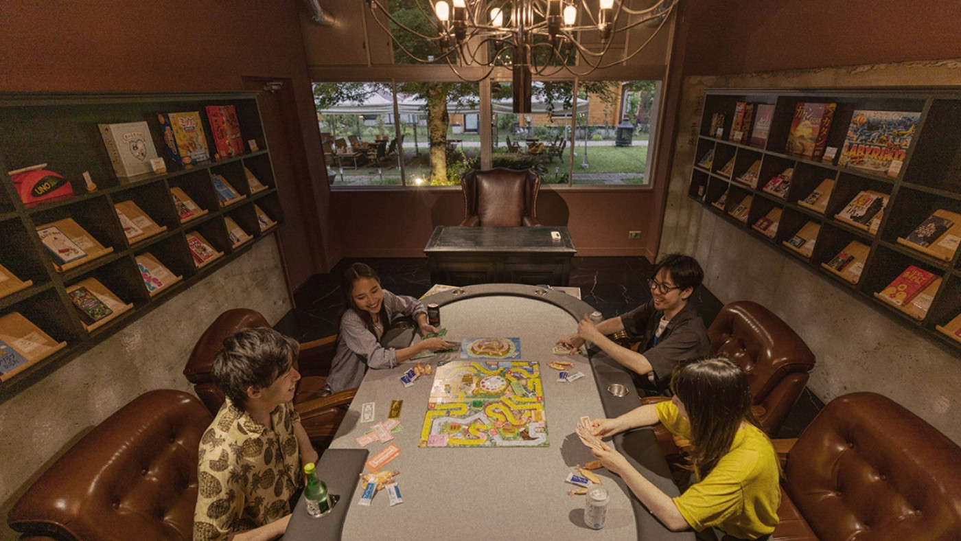 小学校をリノベーションした遊び心満載の宿泊施設3659244